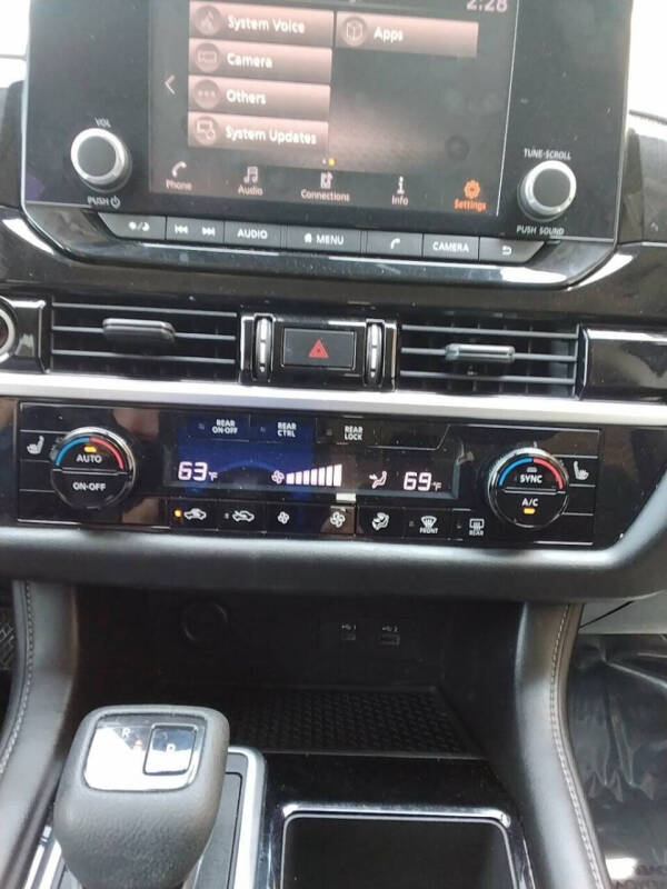 2022 Nissan Pathfinder SV