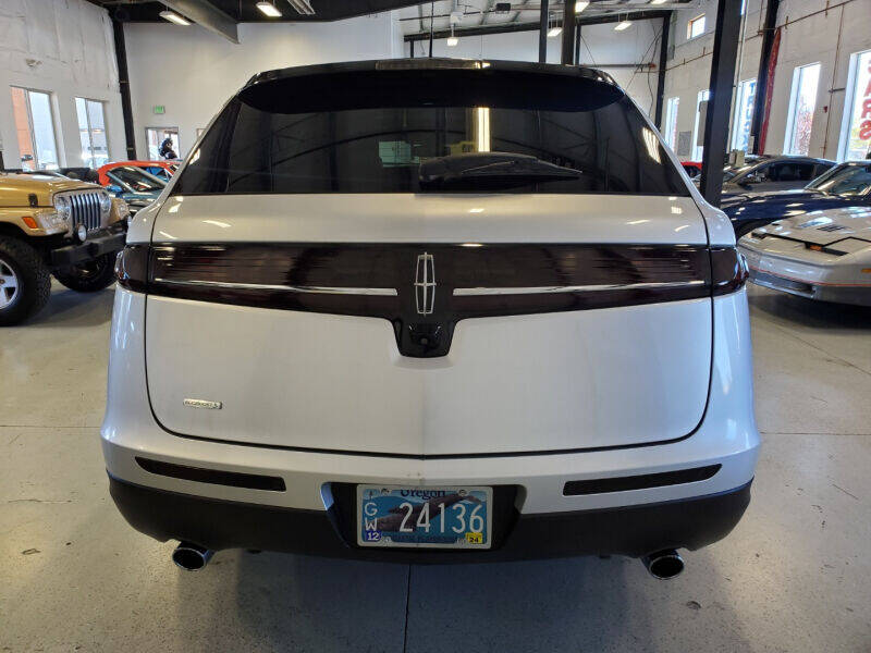 2019 Lincoln MKT 5