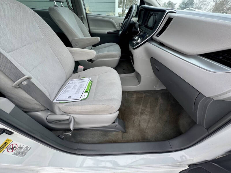 2017 Toyota Sienna L 7-Passenger