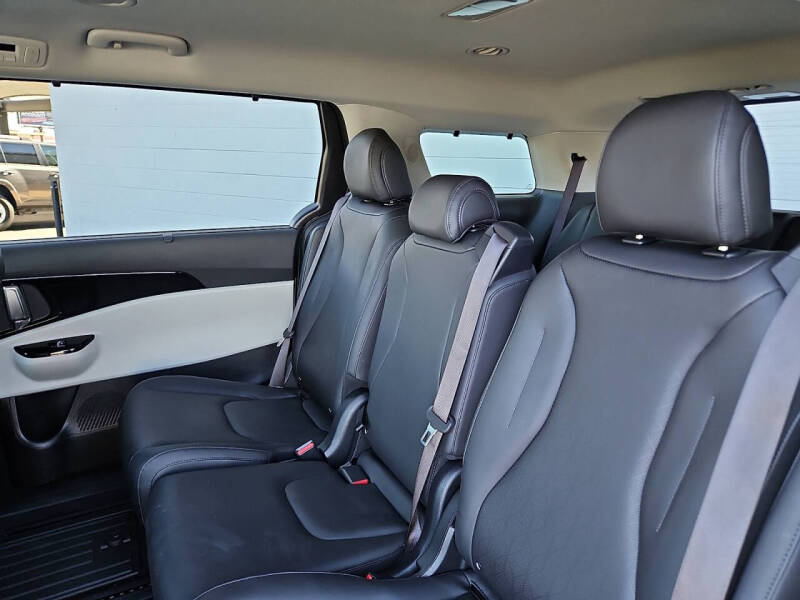 2024 Kia Carnival EX