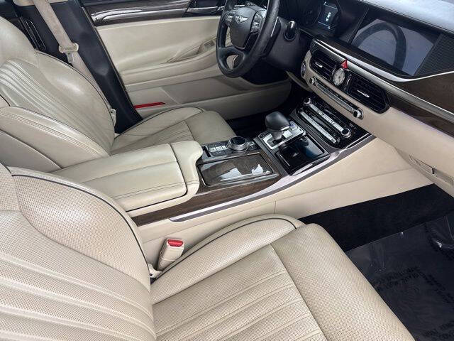 2017 Genesis G90