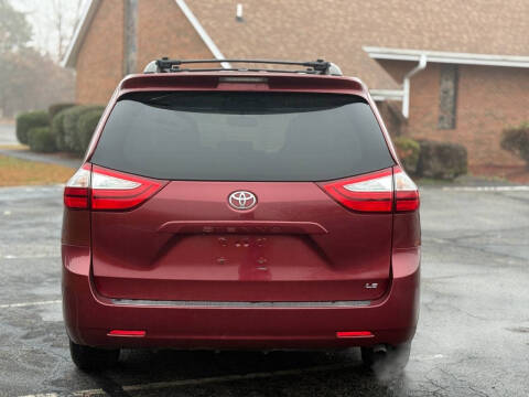 2017 Toyota Sienna LE 8-Passenger