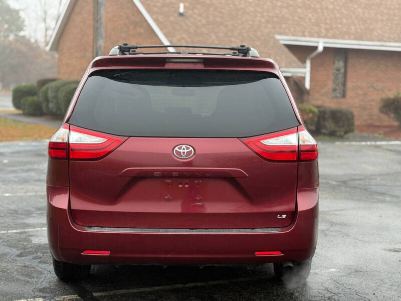 2017 Toyota Sienna LE 8-Passenger