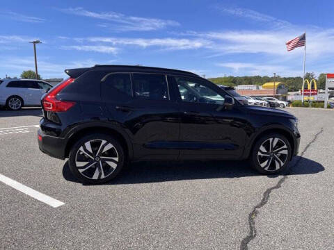 2025 Volvo XC40 B5 Plus Dark Theme