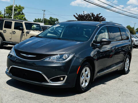 2017 Chrysler Pacifica Touring-L Plus