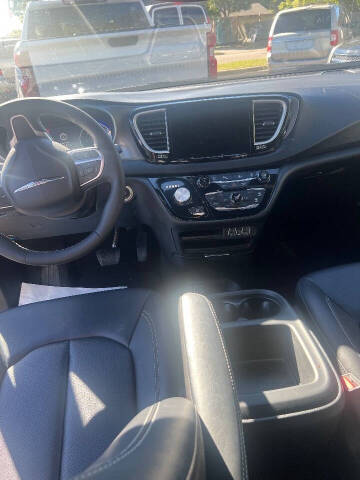 2025 Chrysler Pacifica Select