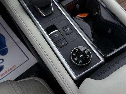 2022 Nissan Pathfinder SV