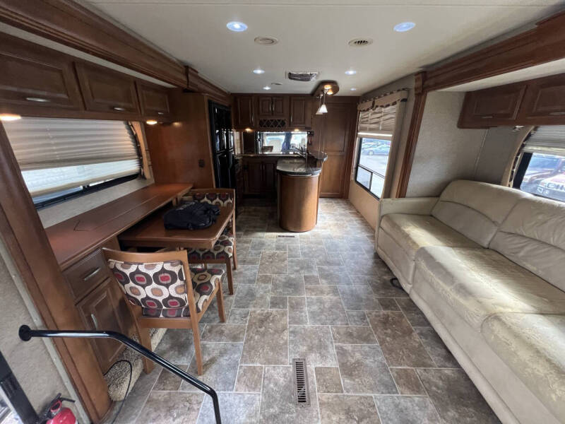 2013 Thor Motor Coach CHALLENGER 37GT