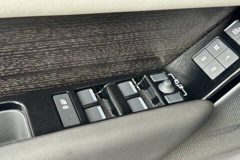 2026 Land Rover Range Rover Velar P250 Dynamic SE