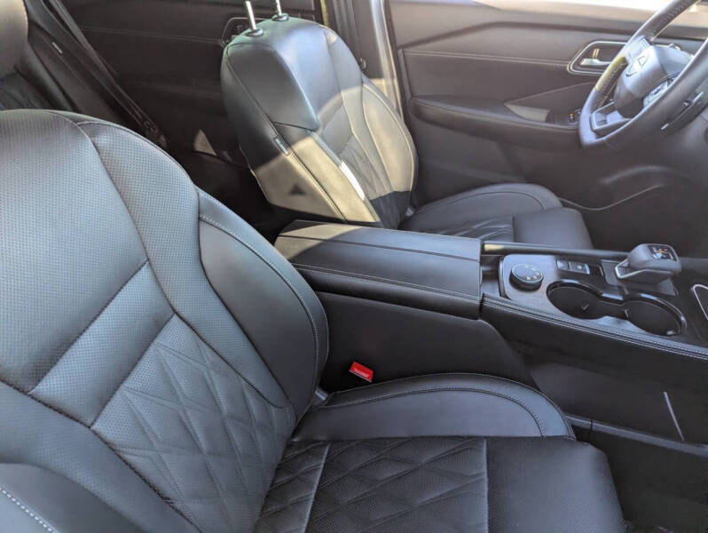 2025 Nissan Rogue Platinum