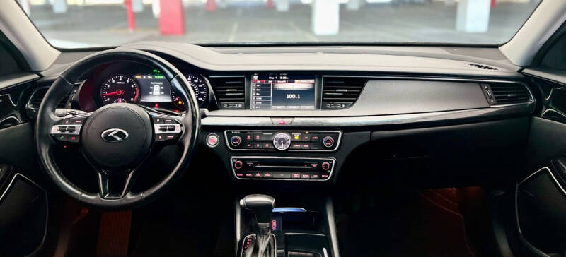 2018 Kia Cadenza Premium