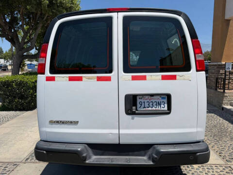 2022 Chevrolet Express 2500