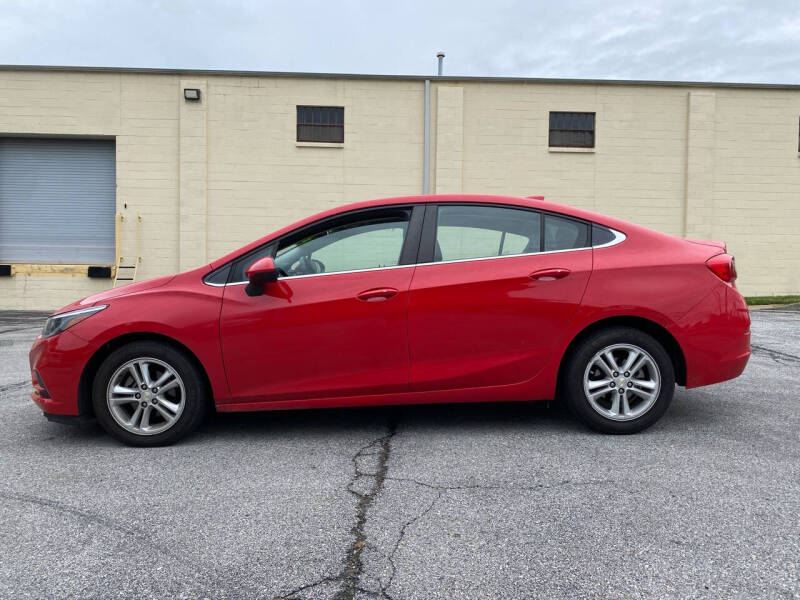 Used 2017 Chevrolet Cruze LT with VIN 1G1BE5SM8H7190987 for sale in New Castle, DE