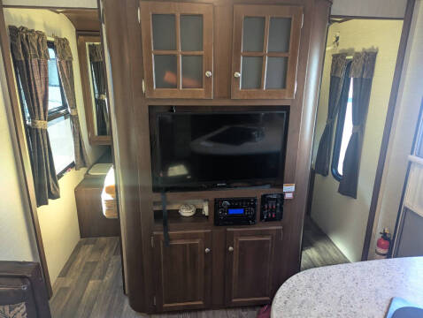 2016 Keystone RV Bullet 22RBPR / 25ft