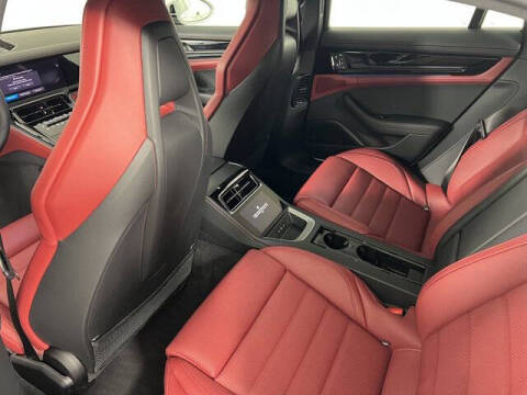 2025 Porsche Panamera 4