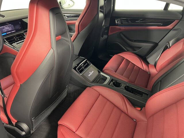 2025 Porsche Panamera 4