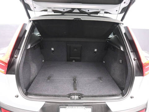 2021 Volvo XC40 T5 Momentum