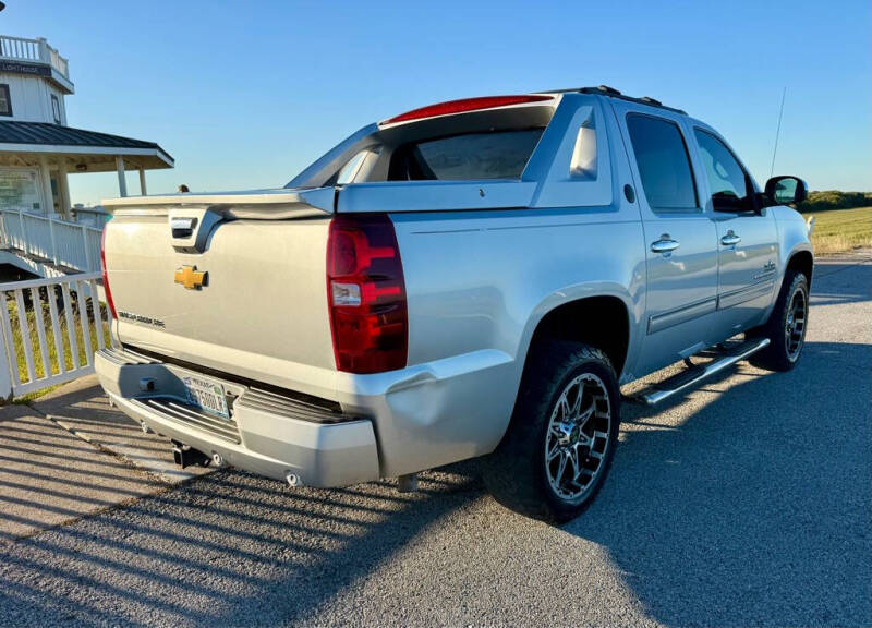 2013 Chevrolet Avalanche LS Black Diamond