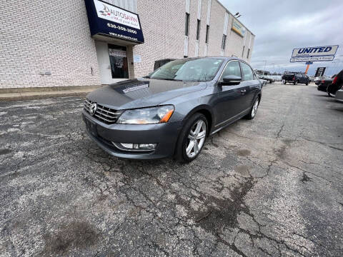 2014 Volkswagen Passat for sale at AUTOSAVIN in Villa Park IL