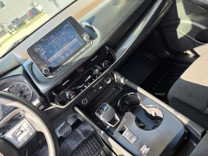 2022 Nissan Rogue SV