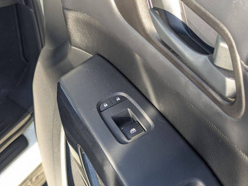 2023 Nissan Pathfinder SV