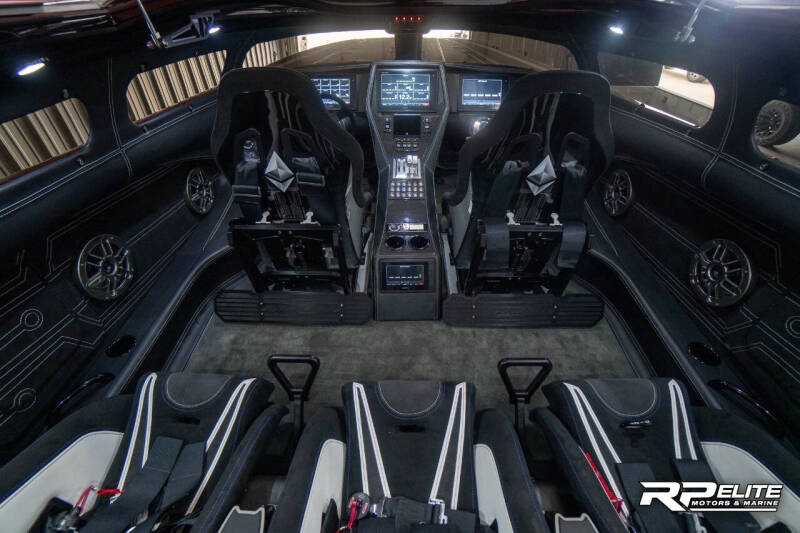 2019 Outerlimits SV43