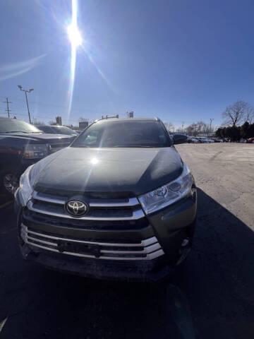 2017 Toyota Highlander for sale at AUTOPLEX OF MILWAUKEE in Milwaukee WI