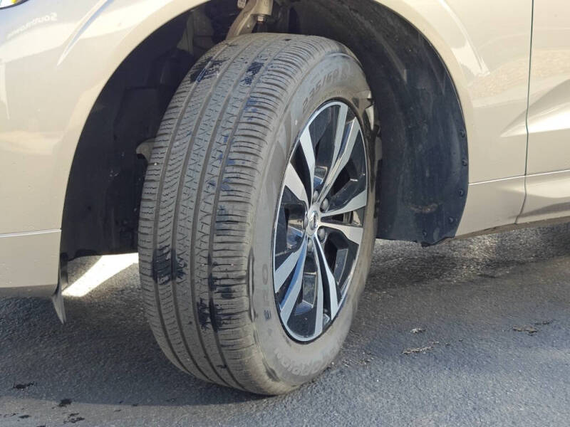 2025 Volvo XC60 B5 Core Dark Theme