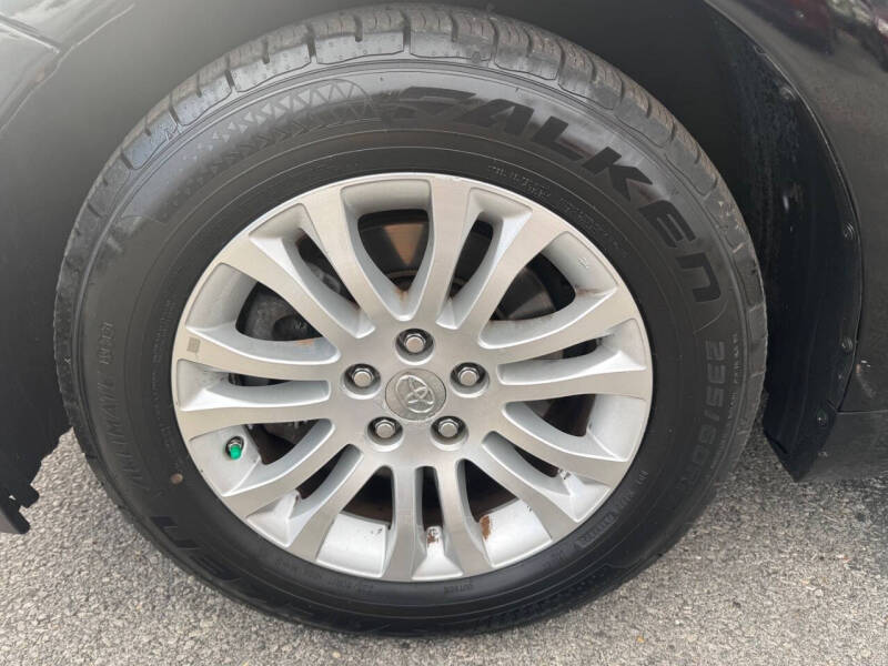 2013 Toyota Sienna XLE 7-Passenger Auto Access Seat