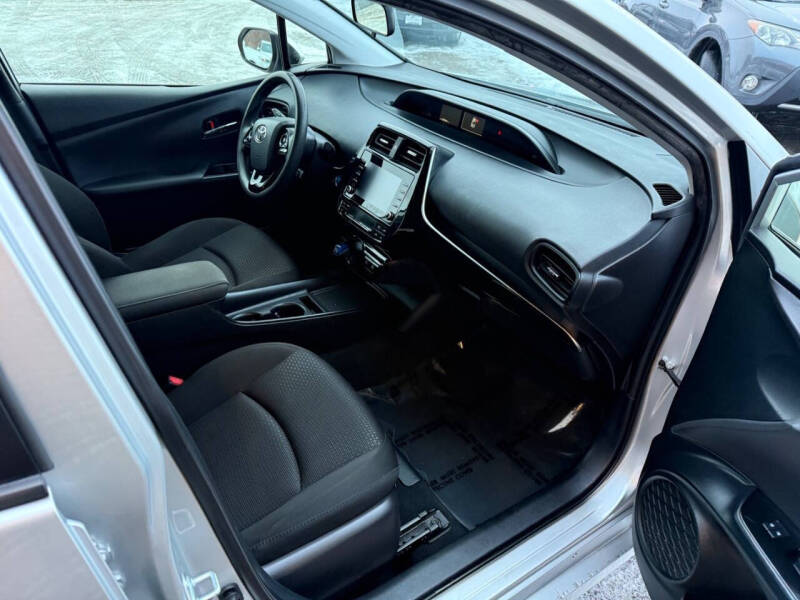 2021 Toyota Prius LE