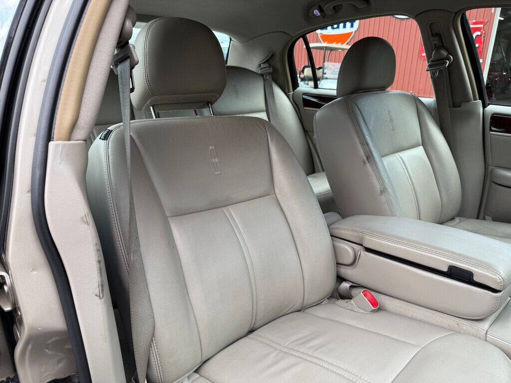 2010 Lincoln Town Car 48