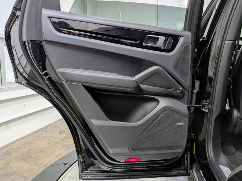 2022 Porsche Cayenne Platinum Edition