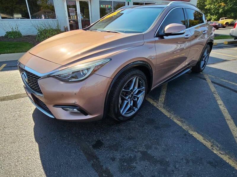 2017 INFINITI QX30 Premium photo 4