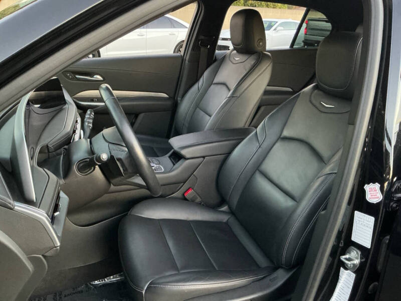 2024 Cadillac XT4 Premium Luxury