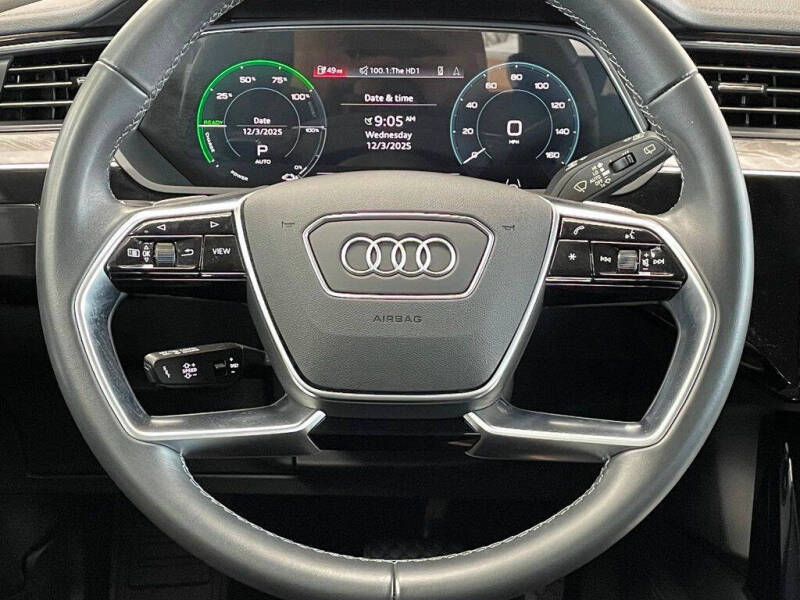 2022 Audi e-tron quattro Premium Plus