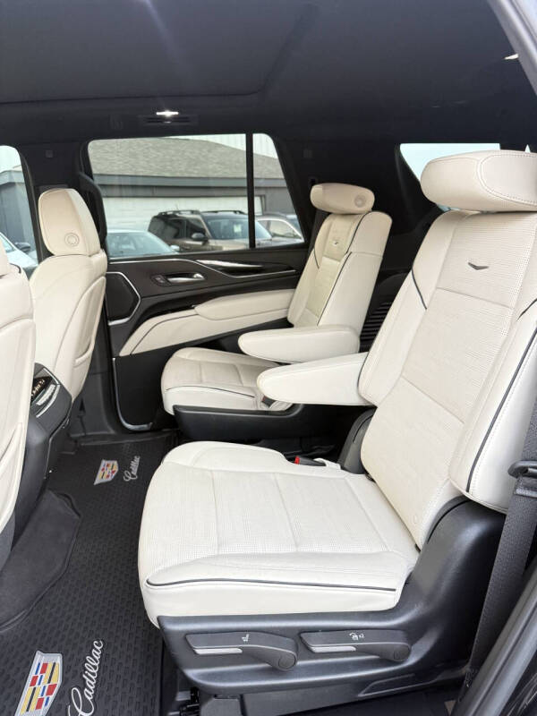 2023 Cadillac Escalade Sport