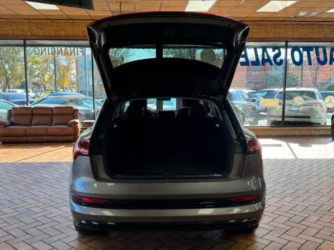 2021 Audi e-tron quattro Premium