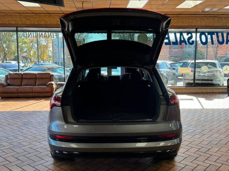 2021 Audi e-tron quattro Premium