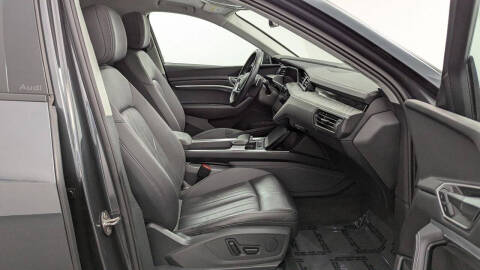 2024 Audi Q8 e-tron quattro Premium