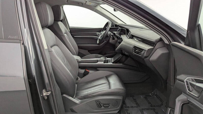 2024 Audi Q8 e-tron quattro Premium