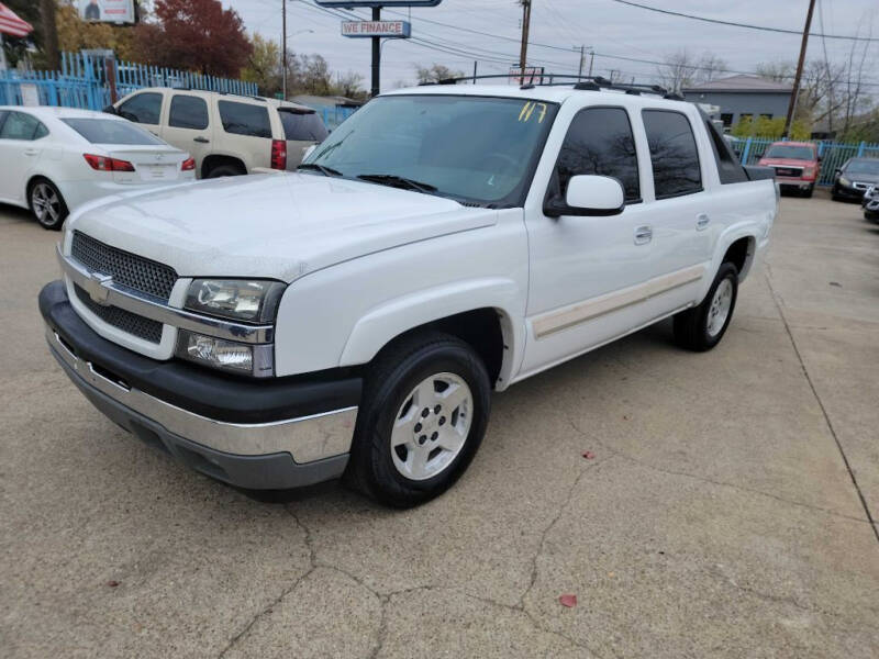 2005 Chevrolet Avalanche for sale at DANNY AUTO SALES in Dallas TX