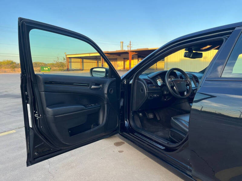 2014 Chrysler 300 C John Varvatos Limited Edition