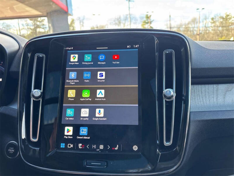 2024 Volvo XC40 B5 Plus Dark Theme