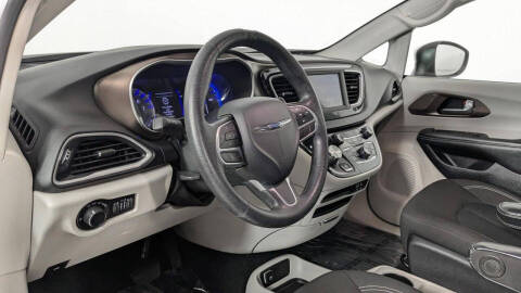 2020 Chrysler Voyager LX