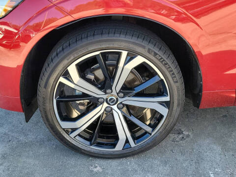 2022 Volvo XC60 B5 R-Design