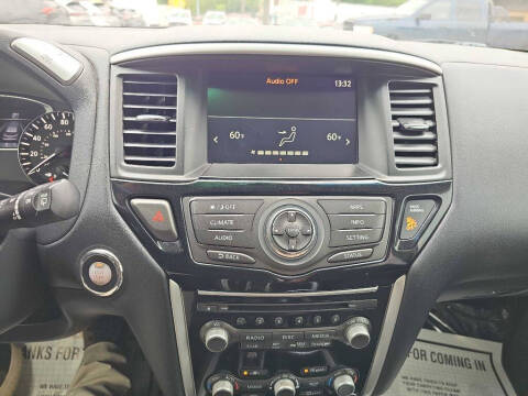 2020 Nissan Pathfinder SV