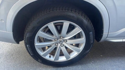 2017 Volvo XC90 T6 Momentum