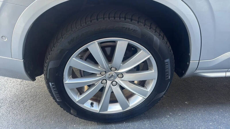 2017 Volvo XC90 T6 Momentum