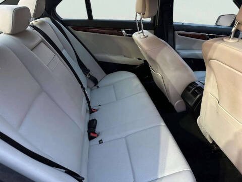 2011 Mercedes-Benz C-Class C 300 Luxury 4MATIC