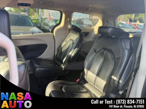 2022 Chrysler Pacifica Touring L